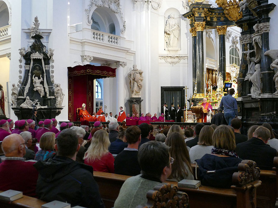 Abschlussvesper der Bischofskonferenz mit Austeilung des Bonifatiussegens (Foto: Karl-Franz Thiede)